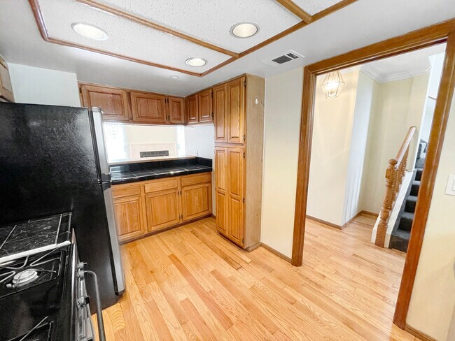 Building Photo - 379 N Mentor Ave