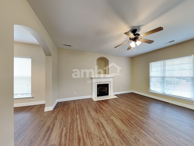 Building Photo - 7842 Jester Park Dr