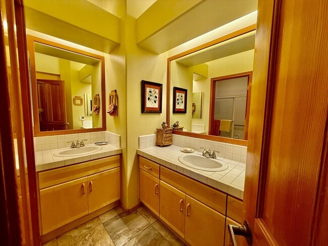 Building Photo - Snowcreek V – Stunning 4 Bed, 3 Bath Corner Unit