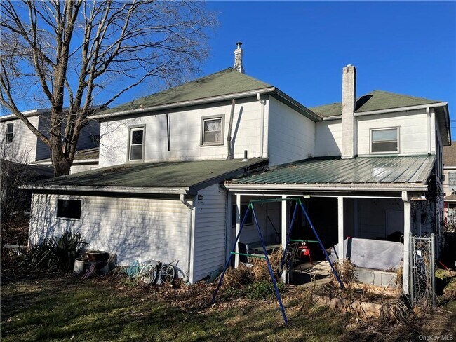 Building Photo - 9 Main St