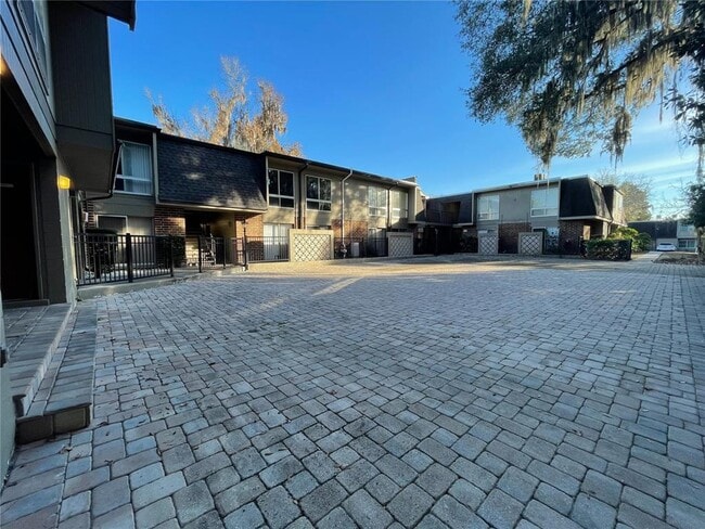 Building Photo - 1700 SW 16th Ct