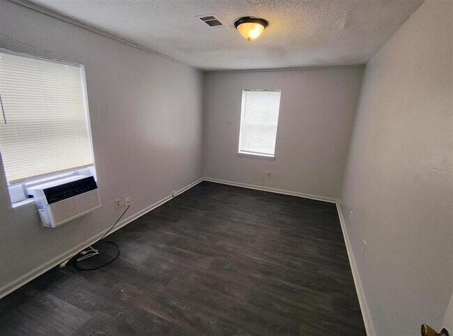 Building Photo - 293 N Manassas St