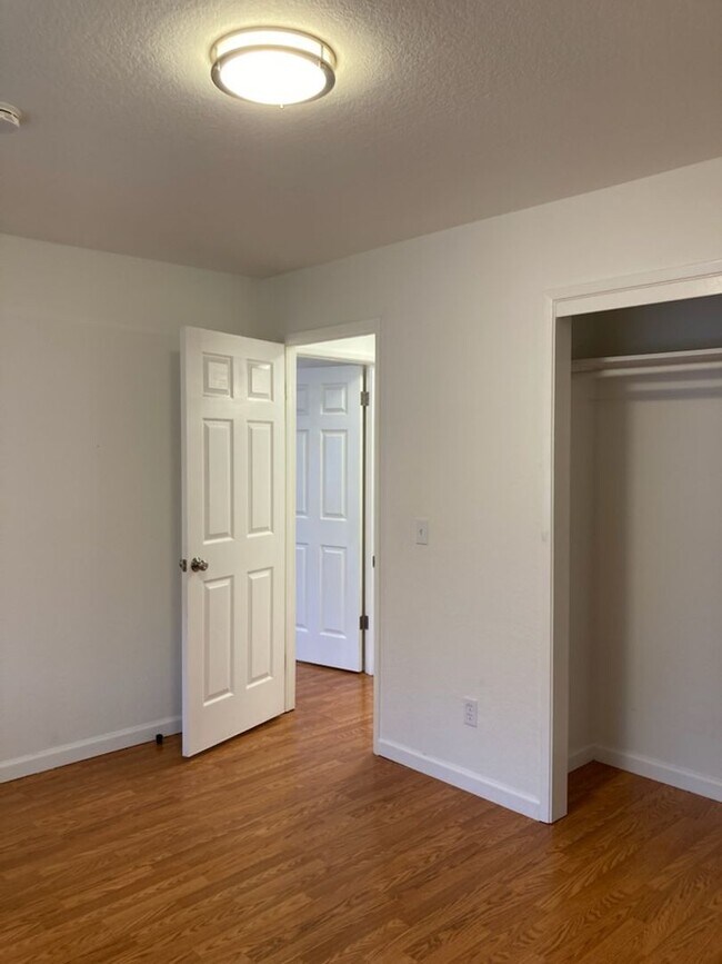 Building Photo - **Welcome Home, Available Now**