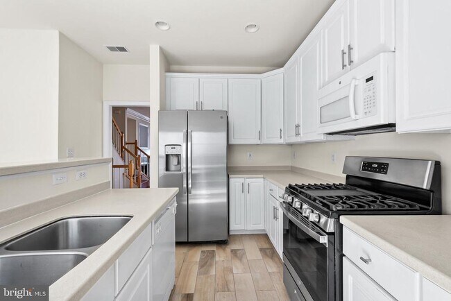 Building Photo - 8831 Ashgrove House Ln