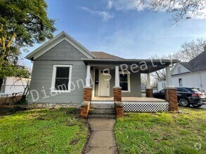 Building Photo - 3 Bedroom Bungalow available Early June!