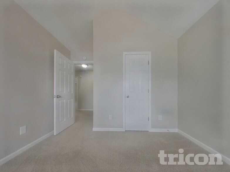 Building Photo - 4928 Bryant Dr