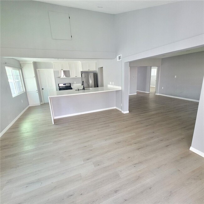 Building Photo - 5651 Radford Ave