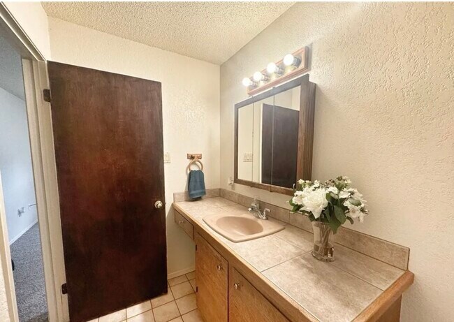 Building Photo - 1291 Edgewater Falls