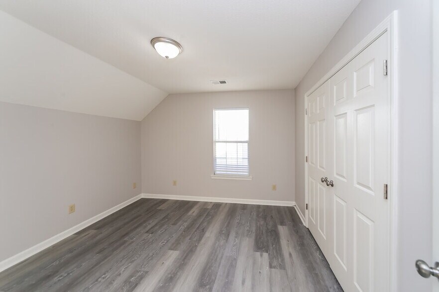 Building Photo - 4404 Shadow Ridge Dr