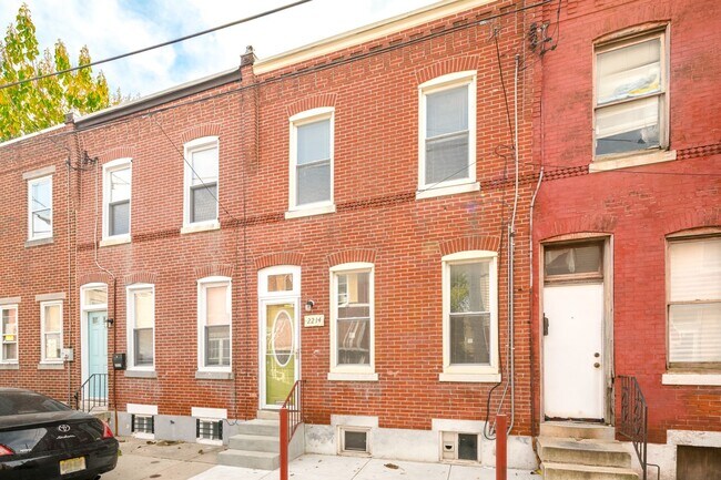 Building Photo - Two Bed Point Breeze Townhouse