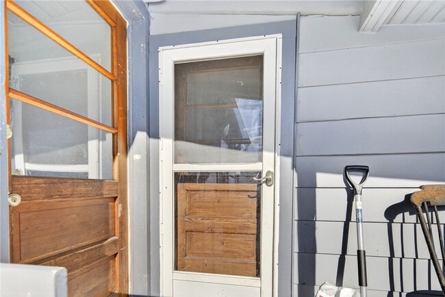 Building Photo - 607 N Cayuga St