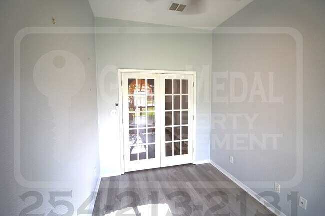 Building Photo - Beautiful 3-bed, 2-bath home now available...