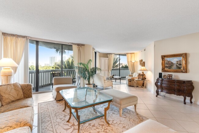 Building Photo - 2000 E Island Blvd