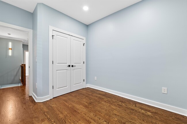 Building Photo - 8 Essex St