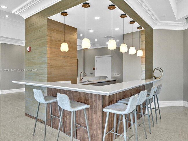 Building Photo - 16500 Collins Ave