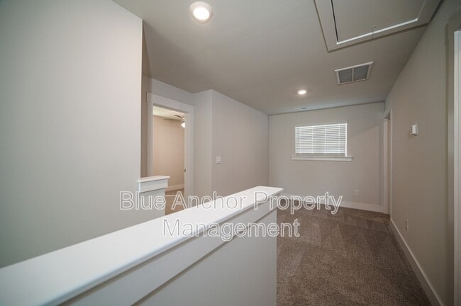 Building Photo - 109 S Grassland Rd