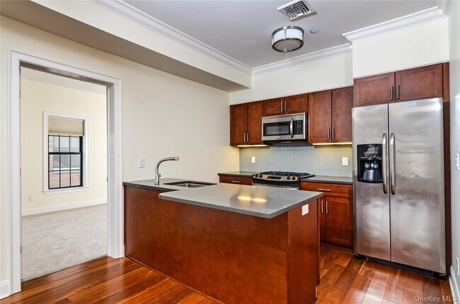 Building Photo - 30 Elm Pl