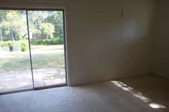 Building Photo - 3802 Savannah Dr
