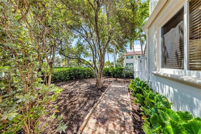 Building Photo - 4601 Bougainvilla Dr