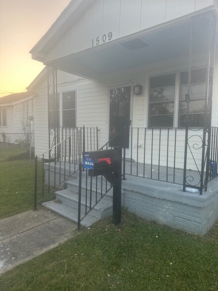 Building Photo - 1509 Clay St