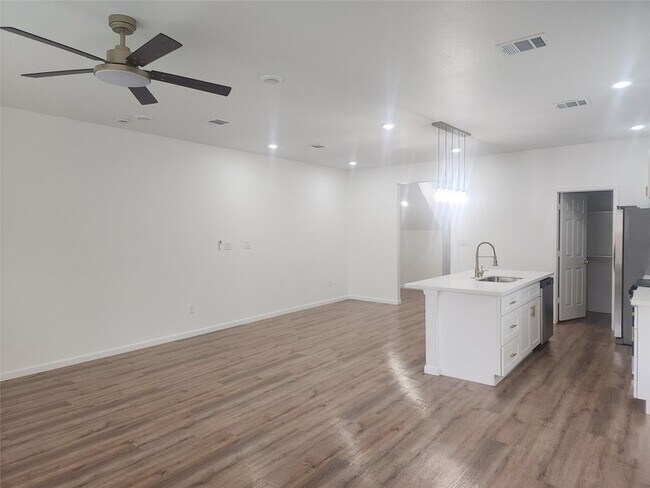 Building Photo - 6719 Roanoke St