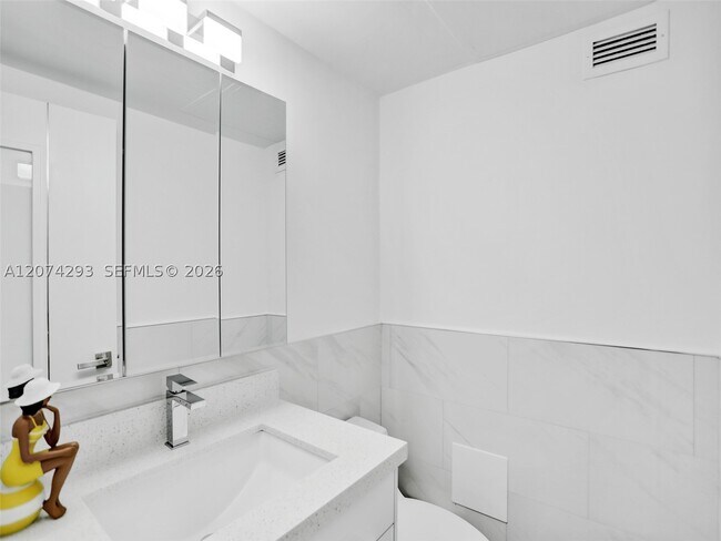Building Photo - 2501 S Ocean Dr