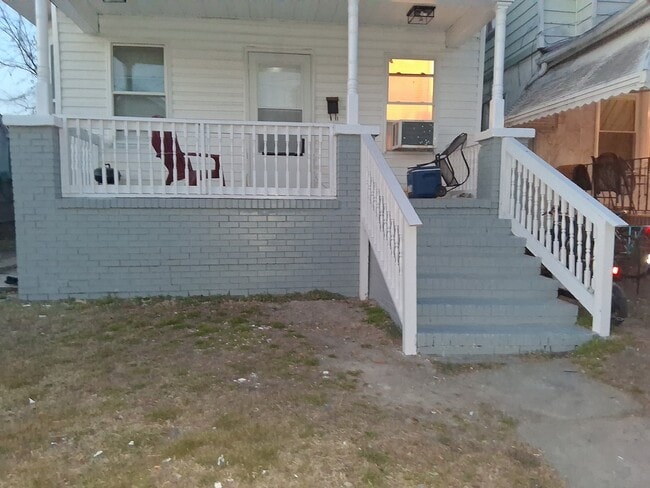 Building Photo - 824 Lincoln St