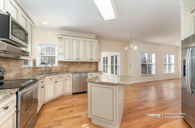 Building Photo - 4332 Southern Oak Dr