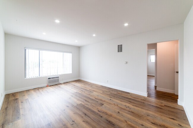 Building Photo - 2233 Ridgeley Dr