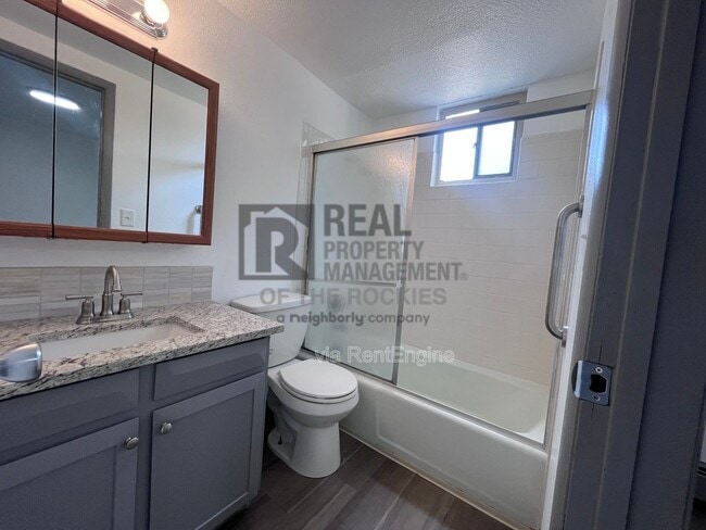 Building Photo - 713 N Garfield Ave