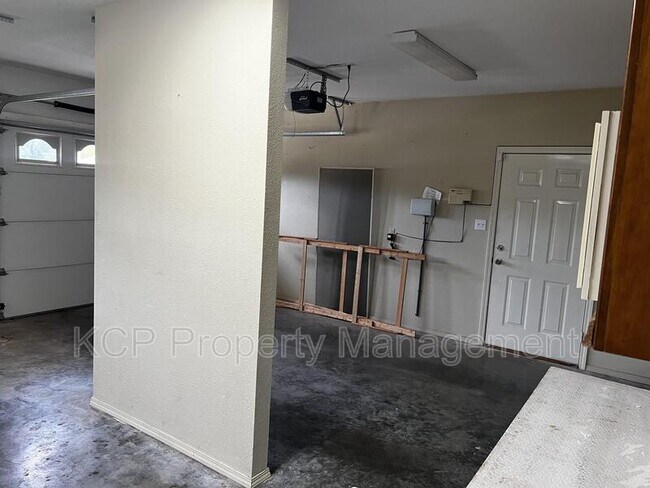 Building Photo - 2109 Barrington Dr