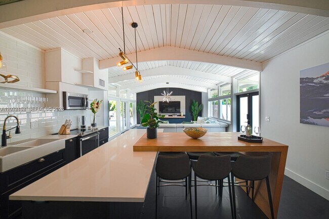 Building Photo - 18800 Belmont Dr