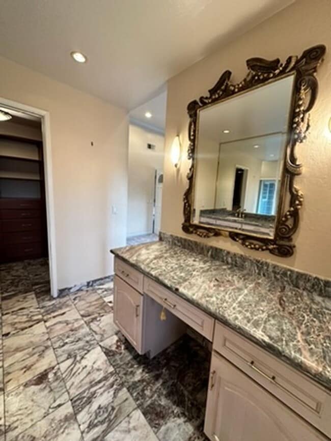 Building Photo - Exquisite Belmont Estate with Luxurious Am...