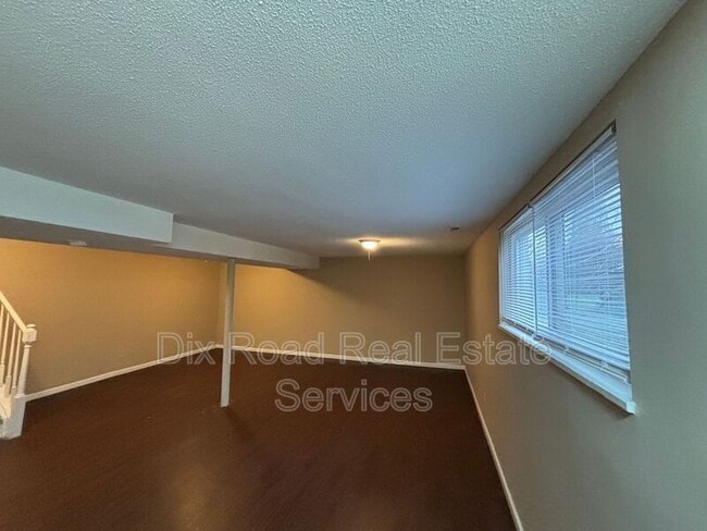 Building Photo - 3701 Greenview Dr