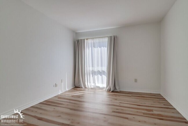 Building Photo - Bright and Spacious 2Bdm, 2Ba Condo in the...