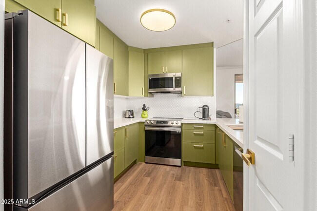 Building Photo - 20100 N 78th Pl