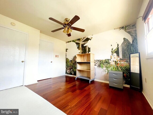 Building Photo - 323 N 41st St