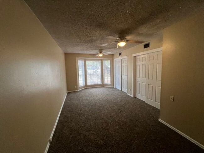 Building Photo - 10267 Mount Crosby Dr