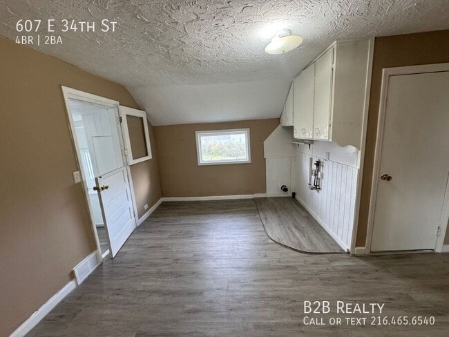 Building Photo - 607 E 34th St