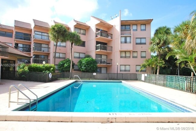 Building Photo - West Palm Beach 1 bedroom 1.5 bath Apartment.