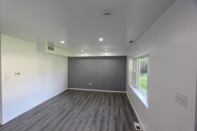 Building Photo - 103 Atwood Ave