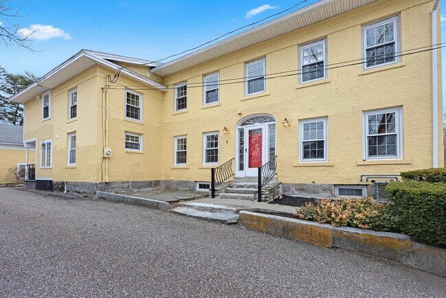 Building Photo - 22 School St