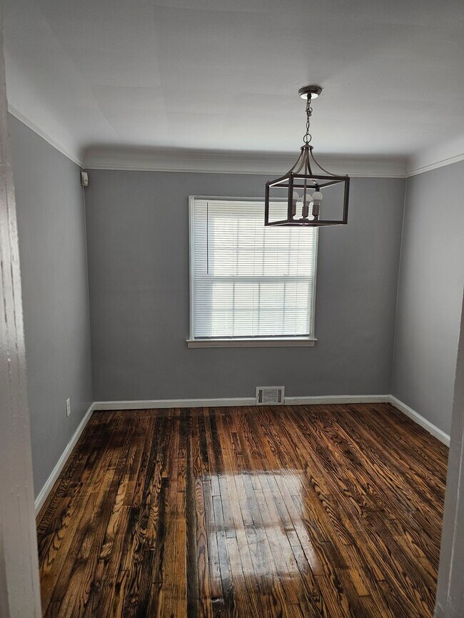 Building Photo - 4196 Buckingham