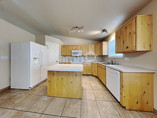 Building Photo - 3795 W 850 S