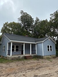 Building Photo - 2114 Airline Dr