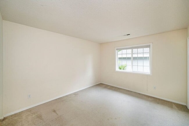 Building Photo - 6508 SW Taylors Ferry Rd