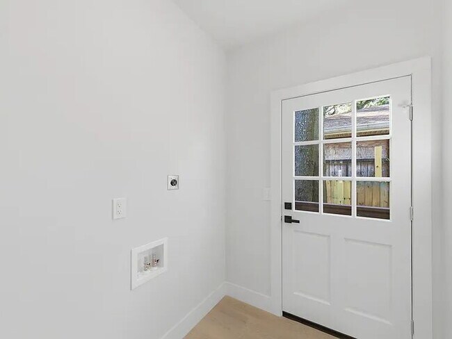 Building Photo - Fully Remodeled Tampa Heights Bungalow | Brand New Luxury Living Near Downtown Tampa!