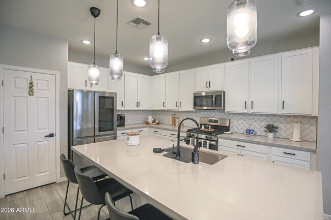 Building Photo - 8820 W Lamar Rd