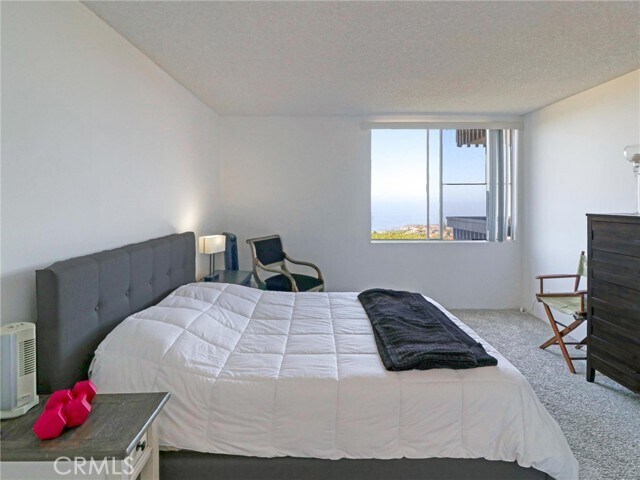 Building Photo - 6542 Ocean Crest Dr