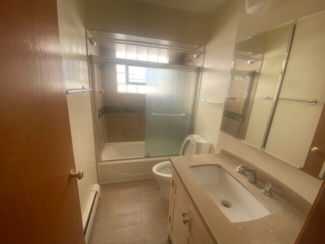 Building Photo - 3553 N Neenah Ave